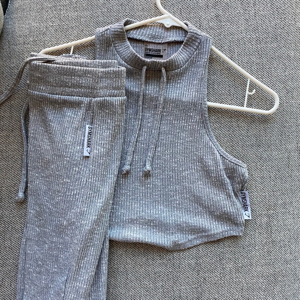Gymshark slounge set in grey
